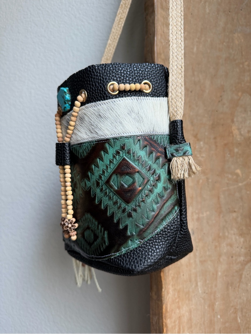 Handcrafted Turquoise Accent Green Pattern Crossbody Bucket Bag - Picture 3 of 5
